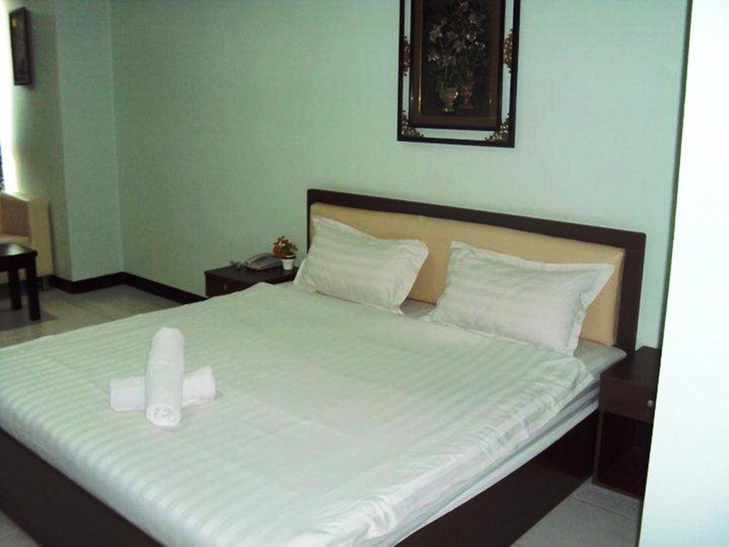 Aryan Suites Hotel Bangkok Room photo